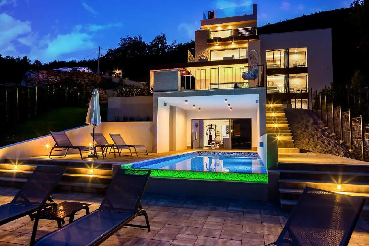 Villa Altavista - Seaview & Relax With Heated Pool & Minigolf Opatija