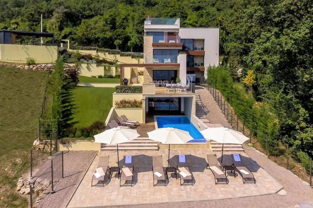 Villa Altavista - Seaview & Relax With Heated Pool & Minigolf Opatija