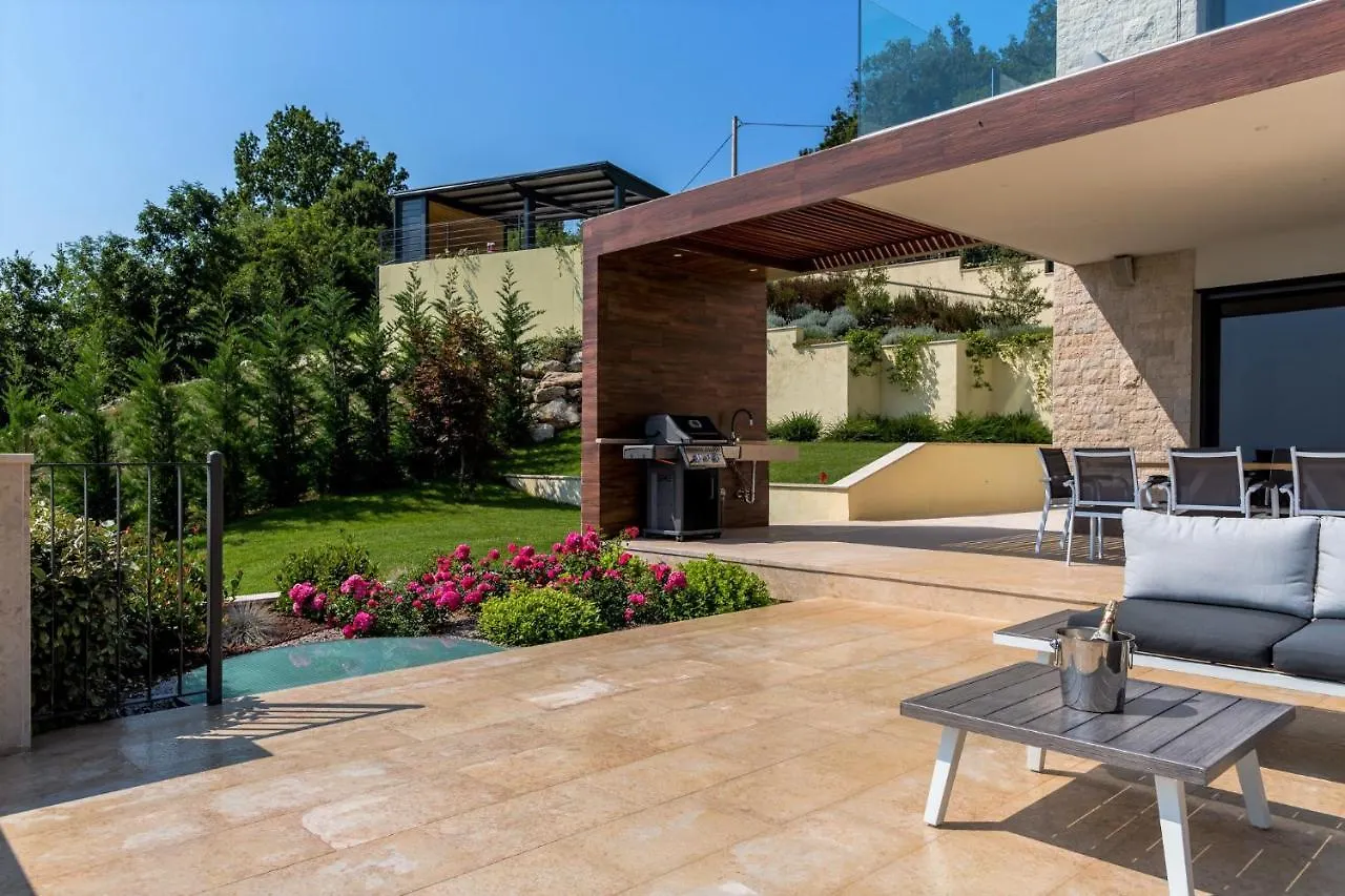 Villa Altavista - Seaview & Relax With Heated Pool & Minigolf Opatija